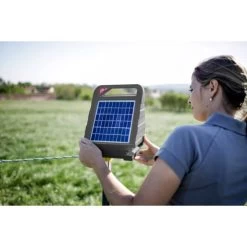 KERBL Electrificateur De Clôture Poule Et Volaille Autonome à Panneau Solaire Sun Power S250 Recyclé - Ako 7 KERBL Electrificateur De Clôture Poule Et Volaille Autonome à Panneau Solaire Sun Power S250 Recyclé - Ako -Poulailler Série Magasin 195496
