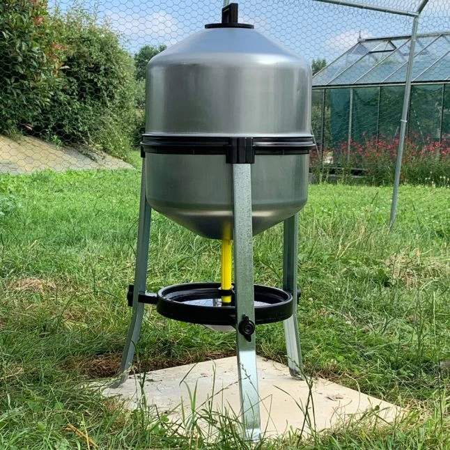 Abreuvoir Galvanisé Sur Pied Type 30L 4 Abreuvoir Galvanisé Sur Pied Type 30L – Image 2