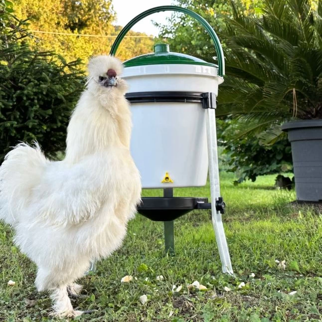 Abreuvoir Poule Sur Pieds Avec Seau Rivus 17L - River Systems 8 Abreuvoir Poule Sur Pieds Avec Seau Rivus 17L - River Systems – Image 6