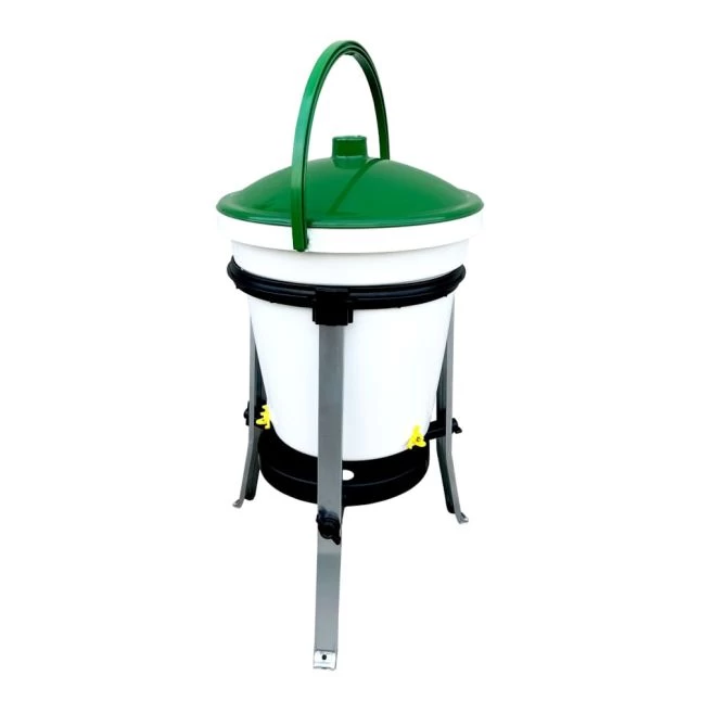 Abreuvoir Poule Sur Pieds Avec Seau Rivus 17L - River Systems 4 Abreuvoir Poule Sur Pieds Avec Seau Rivus 17L - River Systems – Image 2