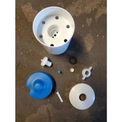 Abreuvoir Poule En Plastique Avec Pieds Imperial Easy Clean 20L Bleu Et Blanc - Gaun -Poulailler Série Magasin abreuvoir poule plastique imperial gaun filtre entierement demonte