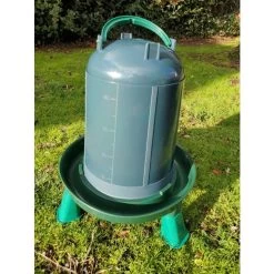 Gaun Abreuvoir Poule à Pieds En Plastique Recyclé Eco 5L 7 Gaun Abreuvoir Poule à Pieds En Plastique Recyclé Eco 5L -Poulailler Série Magasin abreuvoir poule plastique recycle eco gaun 5l gradue