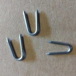 Lot De 9 Piquets Pour Grillage à Poule En Pin Autoclave Classe 4 - 200 X 5 Cm 11 Lot De 9 Piquets Pour Grillage à Poule En Pin Autoclave Classe 4 - 200 X 5 Cm -Poulailler Série Magasin clou forme de u