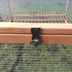 Parc Grillagé Pour Poulailler Farmer L Et XL Bois FSC 18 Parc Grillagé Pour Poulailler Farmer L Et XL Bois FSC -Poulailler Série Magasin extension poulailler farmer bois fsc verrou plan rapproche