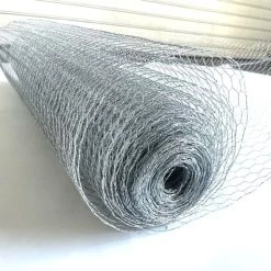 Grillage Poulailler Acier Galvanisé à Chaud Triple Torsion 25m X 1,5m épaisseur 0,8 Mm - Zen Farm 11 Grillage Poulailler Acier Galvanisé à Chaud Triple Torsion 25m X 1,5m épaisseur 0,8 Mm - Zen Farm -Poulailler Série Magasin grilage galvanise enroule vue de cote 2 1