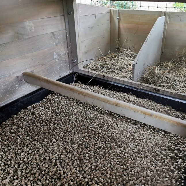 Litière Végétale Poule Émietté De Paille BIO 4Kg - Gasco 5 Litière Végétale Poule Émietté De Paille BIO 4Kg - Gasco – Image 3