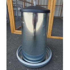 Mangeoire Galva Silo 15Kg + Couvercle 18 Mangeoire Galva Silo 15Kg + Couvercle -Poulailler Série Magasin mangeoire metal avec couvercle 15kg