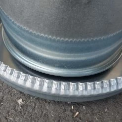 Mangeoire Galva Silo 15Kg + Couvercle 17 Mangeoire Galva Silo 15Kg + Couvercle -Poulailler Série Magasin mangeoire metal avec couvercle 15kg detail coupelle