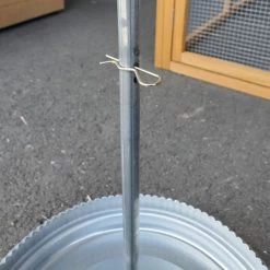 Mangeoire Galva Silo 15Kg + Couvercle 15 Mangeoire Galva Silo 15Kg + Couvercle -Poulailler Série Magasin mangeoire metal avec couvercle 15kg detail hauteur