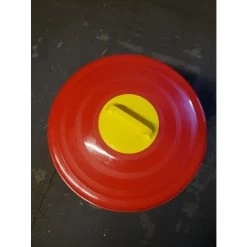 Mangeoire à Trémie Poule En Plastique Avec Pieds Imperial Easy Clean 20L Rouge Et Blanc - Gaun 9 Mangeoire à Trémie Poule En Plastique Avec Pieds Imperial Easy Clean 20L Rouge Et Blanc - Gaun -Poulailler Série Magasin mangeoire poule plastique imperial gaun dessus