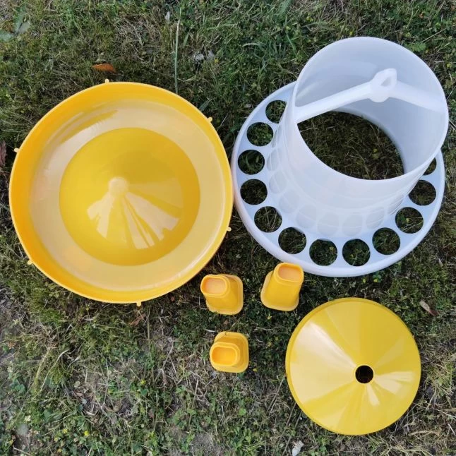 Gaun Mangeoire Poule à Pieds En Bioplastique Végétal Eco 2Kg 6 Gaun Mangeoire Poule à Pieds En Bioplastique Végétal Eco 2Kg – Image 4