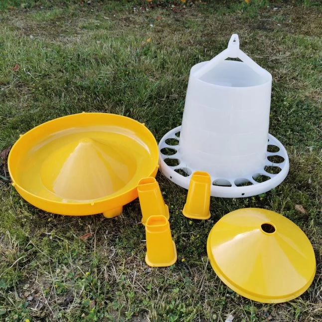 Gaun Mangeoire Poule à Pieds En Bioplastique Végétal Eco 2Kg 5 Gaun Mangeoire Poule à Pieds En Bioplastique Végétal Eco 2Kg – Image 3