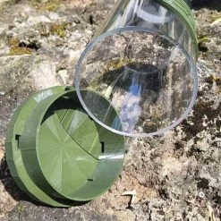 Mangeoire Pour Poule En Plastique Vert Tube Transparent 7kg Prima - Evena 14 Mangeoire Pour Poule En Plastique Vert Tube Transparent 7kg Prima - Evena -Poulailler Série Magasin mangeoire tube vert gris evena tube et bouchon