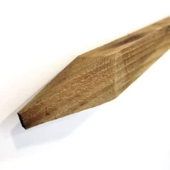 Piquet En Bois De Châtaignier Carré 4x4x200cm Pour Clôture X 9 7 Piquet En Bois De Châtaignier Carré 4x4x200cm Pour Clôture X 9 -Poulailler Série Magasin piquet en bois de chataignier carre 4x4x200cm pointe 2
