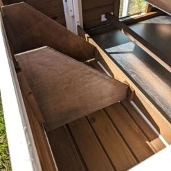 Poulailler Brahma Toit Shingle 6 à 8 Poules Bois FSC 29 Poulailler Brahma Toit Shingle 6 à 8 Poules Bois FSC -Poulailler Série Magasin poulailler brahma vue focus pondoir 1