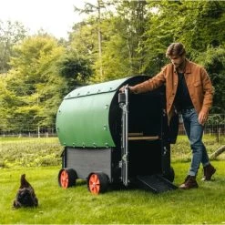 Poulailler Nestera Sur Roues Le Wagon Plastique Recyclé 8 à 15 Poules 12 Poulailler Nestera Sur Roues Le Wagon Plastique Recyclé 8 à 15 Poules -Poulailler Série Magasin poulailler plastique le wagon 8 poules nestera ouvert