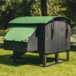 Poulailler Nestera Sur Pieds Taille L Plastique Recyclé 8 à 15 Poules 16 Poulailler Nestera Sur Pieds Taille L Plastique Recyclé 8 à 15 Poules -Poulailler Série Magasin poulailler plastique recycle nestera l profil arriere lum