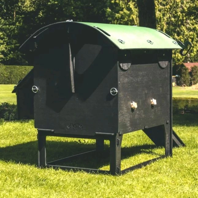 Poulailler Nestera Sur Pieds Taille M Plastique Recyclé 5 à 9 Poules 5 Poulailler Nestera Sur Pieds Taille M Plastique Recyclé 5 à 9 Poules – Image 3