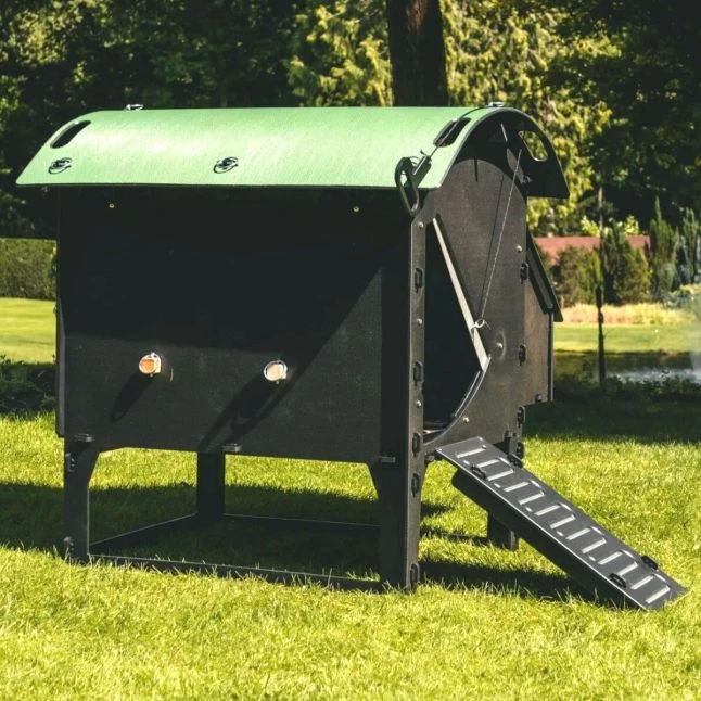 Poulailler Nestera Sur Pieds Taille M Plastique Recyclé 5 à 9 Poules 4 Poulailler Nestera Sur Pieds Taille M Plastique Recyclé 5 à 9 Poules – Image 2