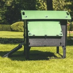 Poulailler Nestera Sur Pieds Taille M Plastique Recyclé 5 à 9 Poules 15 Poulailler Nestera Sur Pieds Taille M Plastique Recyclé 5 à 9 Poules -Poulailler Série Magasin poulailler plastique recycle nestera m cote pondoir lum