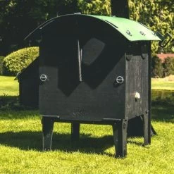 Poulailler Nestera Sur Pieds Taille S Plastique Recyclé 3 à 5 Poules 13 Poulailler Nestera Sur Pieds Taille S Plastique Recyclé 3 à 5 Poules -Poulailler Série Magasin poulailler plastique recycle nestera s arriere lum