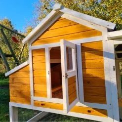 Poulailler Toit Renforcé M Toit Plastique 6 à 8 Poules 26 Poulailler Toit Renforcé M Toit Plastique 6 à 8 Poules -Poulailler Série Magasin poulailler toit renforce 6 a 8 poules vue trappe