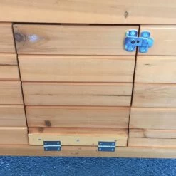 Poulailler Farmer L Toit En Tôle Ouvrant 4 à 6 Poules Bois FSC -Poulailler Série Magasin poulailler farmer detail trappe arriere