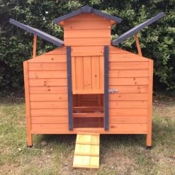Poulailler Farmer L Toit En Tôle Ouvrant 4 à 6 Poules Bois FSC -Poulailler Série Magasin poulailler farmer face avant ouvert