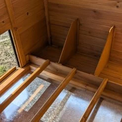 Poulailler Farmer XL Toit Tôle Ouvrant 6 à 10 Poules Bois FSC Avec Rehausse 18 Poulailler Farmer XL Toit Tôle Ouvrant 6 à 10 Poules Bois FSC Avec Rehausse -Poulailler Série Magasin poulialler farmer avec rehausse interieur 1