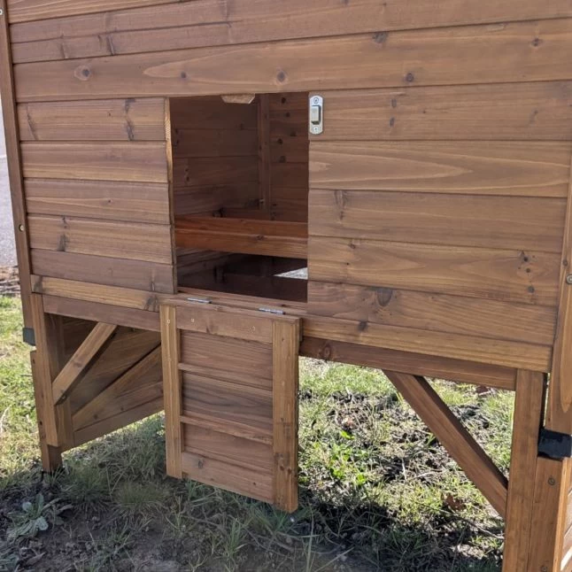 Poulailler Farmer L Toit Tôle Ouvrant 4 à 6 Poules Bois FSC Avec Rehausse 9 Poulailler Farmer L Toit Tôle Ouvrant 4 à 6 Poules Bois FSC Avec Rehausse – Image 7